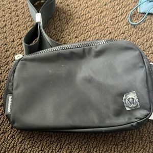 Lululemon belt bag black